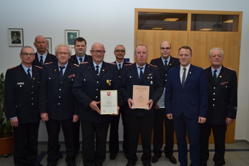 Verdiente Mitglieder der Feuerwehr Dinklage geehrt