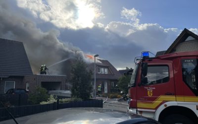 Doppelgarage und Wohnhaus bei Großbrand zerstört