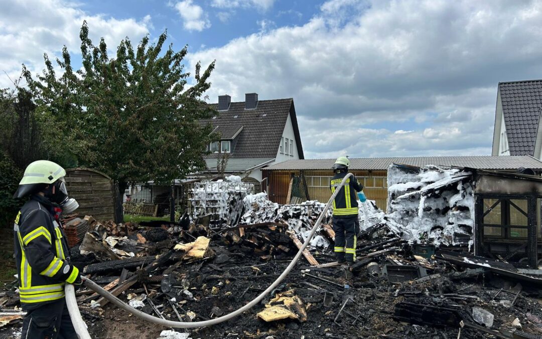 Feuer an Gartenhüte