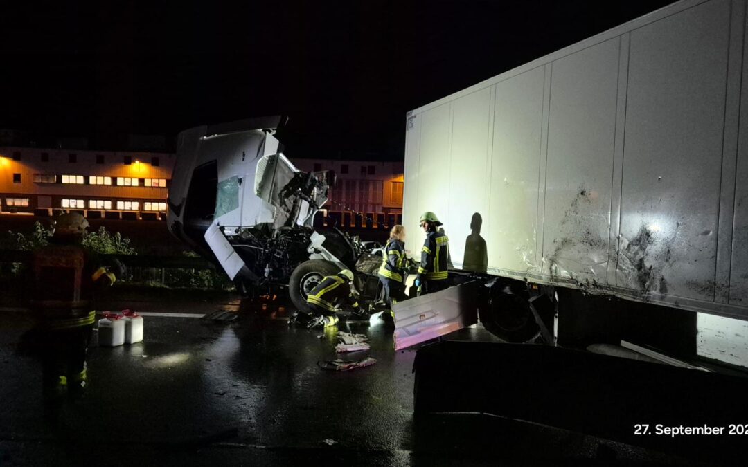 Verkehrsunfall – LKW in Leitplanke